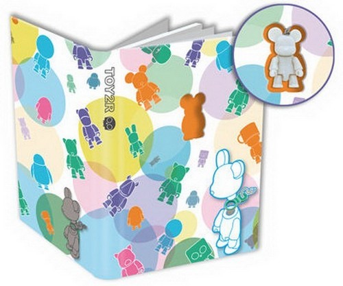 Qee Journal Book & Mini Dark Horse Figure 14-675