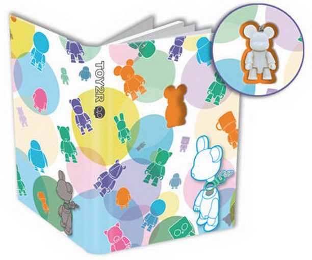 Qee Journal Book & Mini Dark Horse Figure 14-675