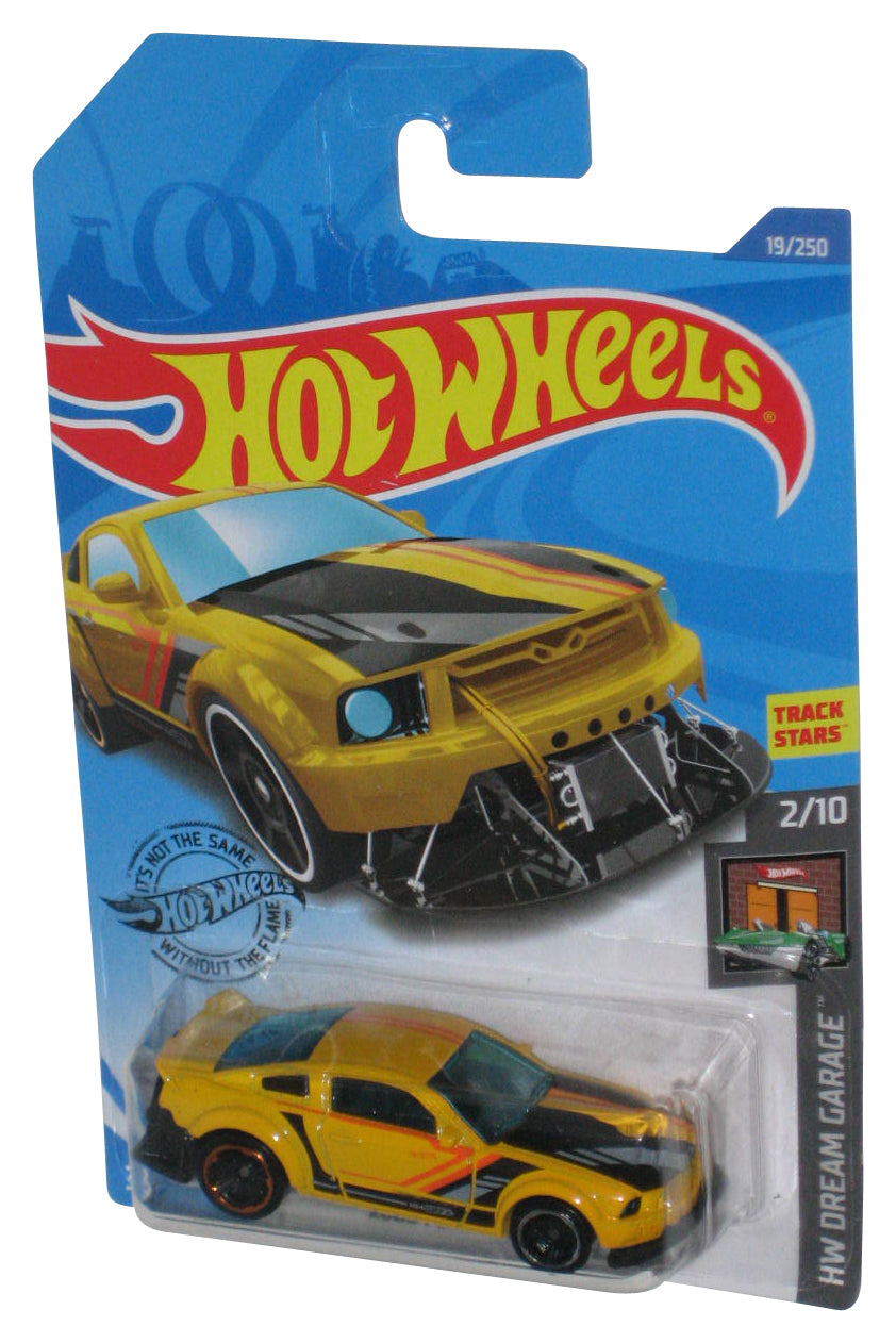 Hot Wheels HW Dream Garage 2/10 (2018) Yellow 2005 Ford Mustang Toy Car 19/250