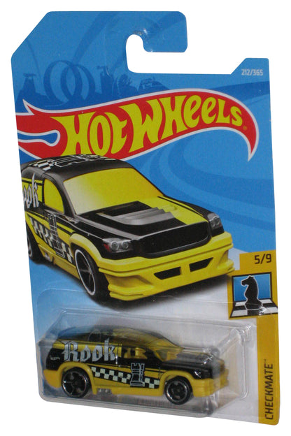 Hot Wheels Checkmate 5/9 (2017) Fandango Yellow Toy Car 212/365