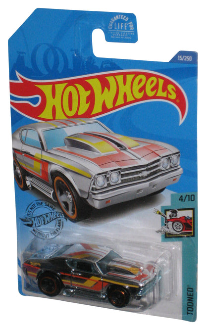 Hot Wheels Tooned 4/10 (2017) Silver '69 Chevelle Toy Car 15/250