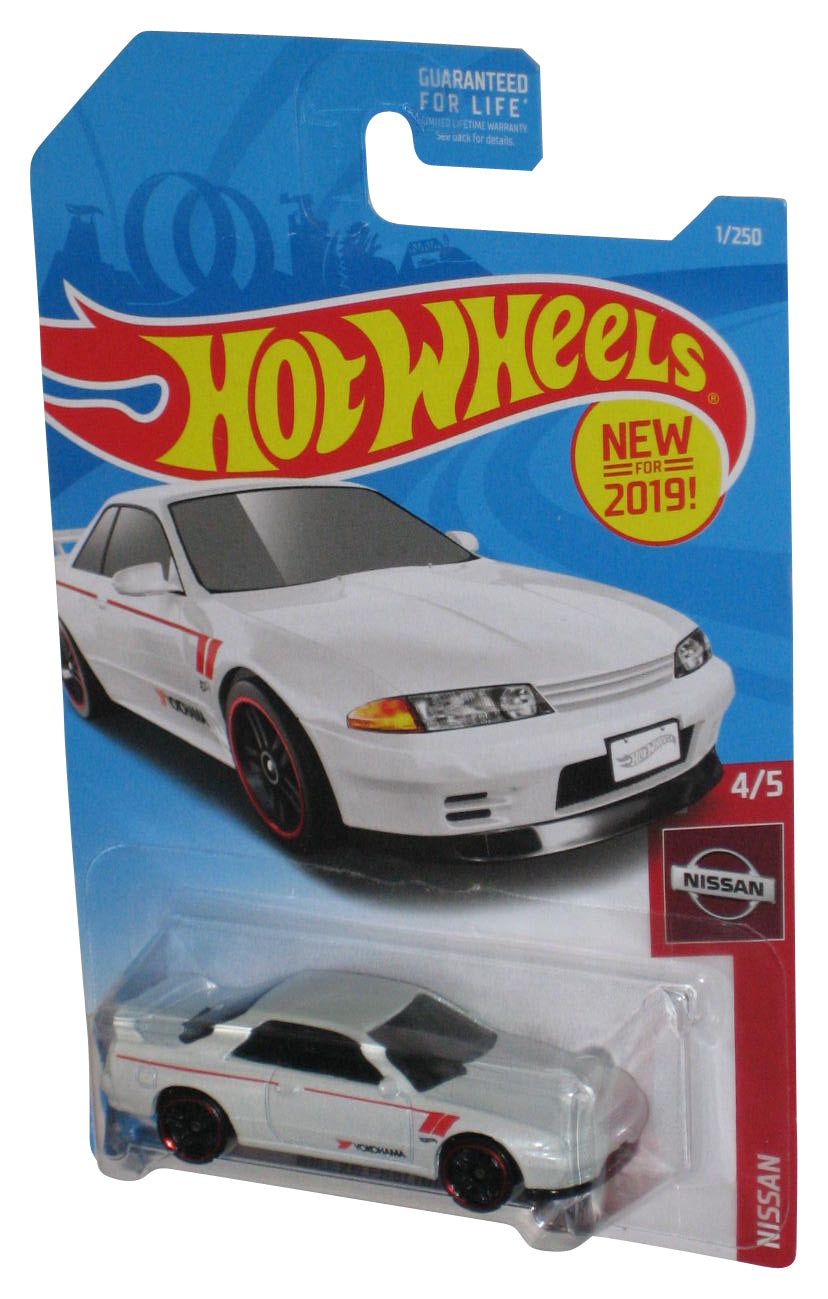 Hot Wheels Nissan 4/5 (2019) White Nissan Skyline GT-R BNR32 Toy Car 1/250