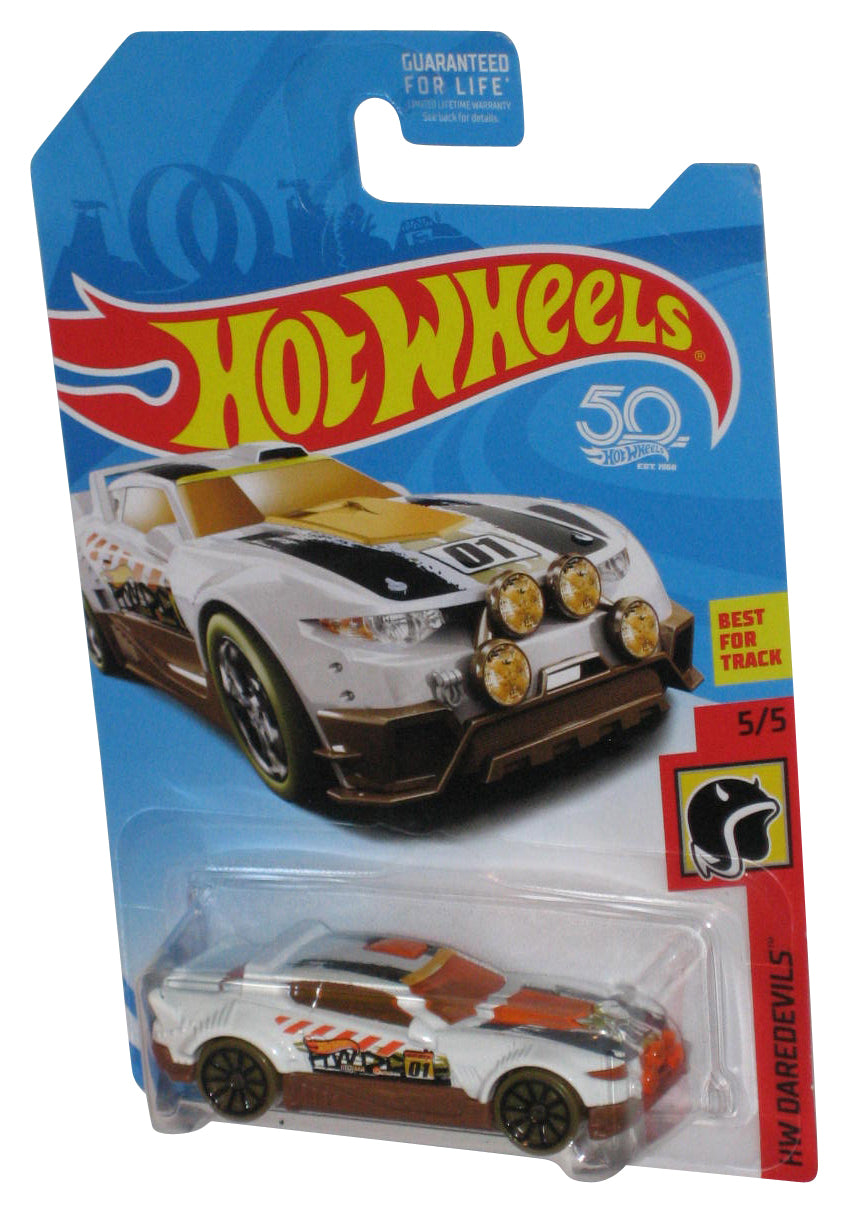 Hot Wheels HW Daredevils (2017) White & Gold Rally Cat Car 5/5