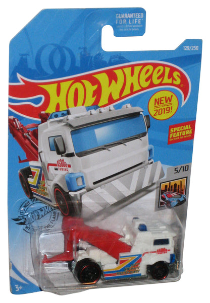 Hot Wheels HW Metro 5/10 (2019) White & Red Heavy Hitcher Tow Truck 129/250 - (Cracked Plastic)