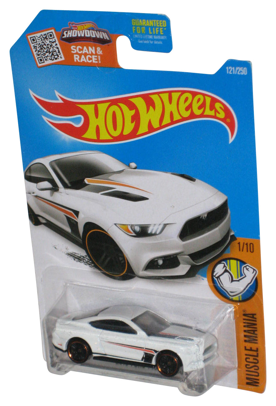Hot Wheels Muscle Mania 1/10 White 2015 Ford Mustang GT Car 121/250