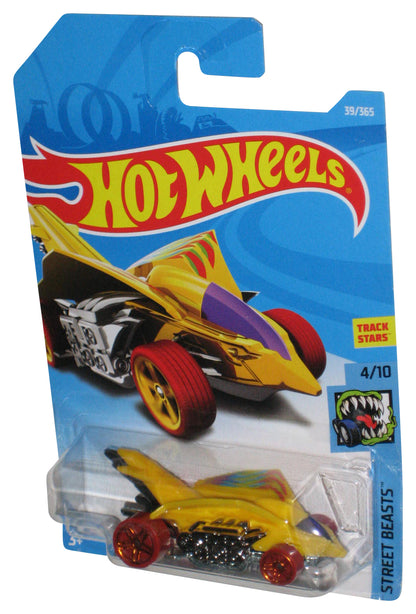 Hot Wheels Street Beasts 4/10 (2017) Yellow Turbo Rooster Toy Car 39/365