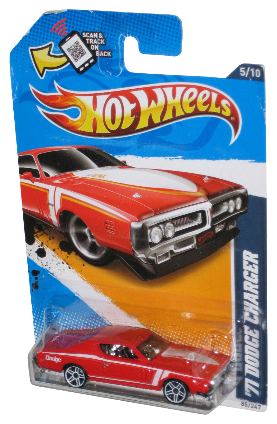 Hot Wheels Muscle Mania Mopar '12 5/10 (2011) Red '71 Dodge Charger Car 85/247 - (Card Wear)