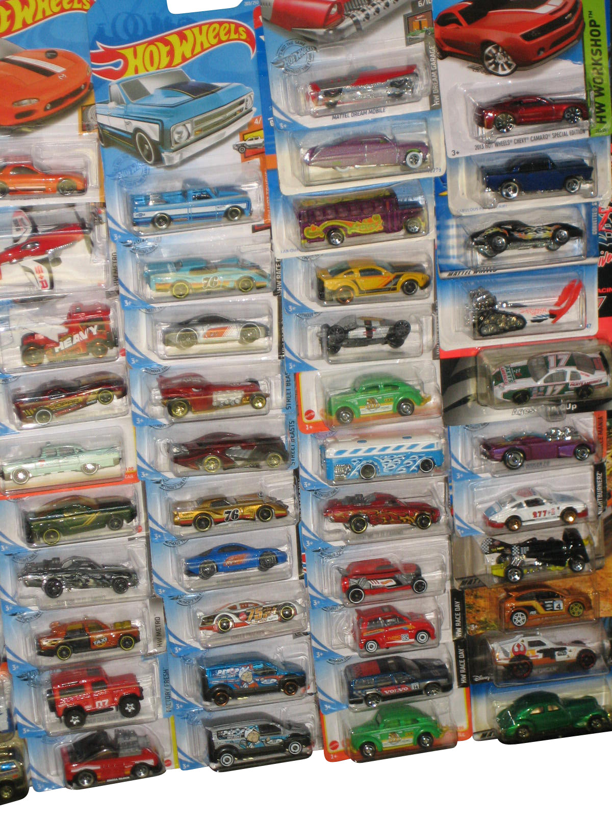 Hot Wheels & Matchbox Mattel Die-Cast Mixed Collection -- (Lot of 73 Toy Cars)